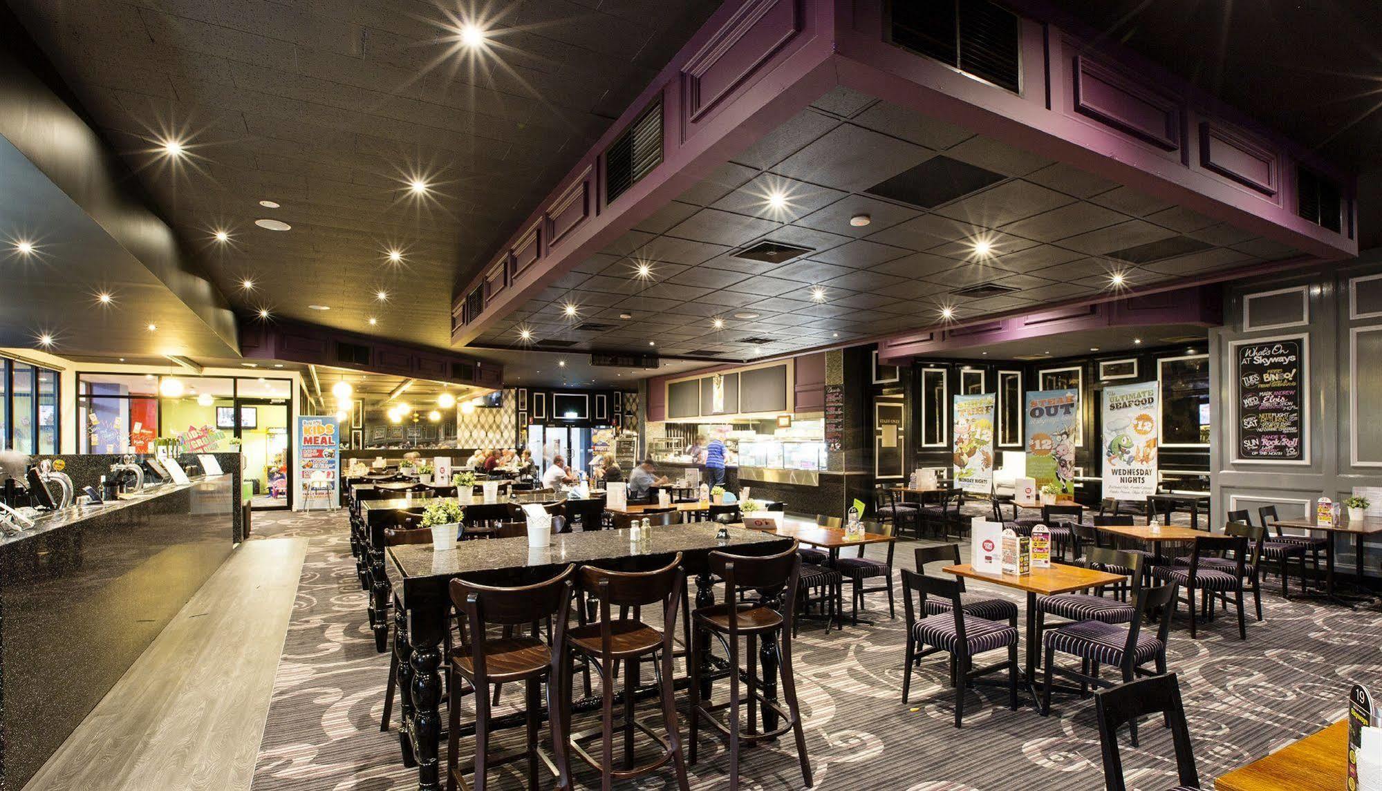 Nightcap At Skyways Hotel Melbourne City Exterior foto
